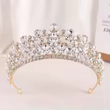 HG001 Tiara con piedras lagrimas y marquesas con ribete de brillantes de imitacion