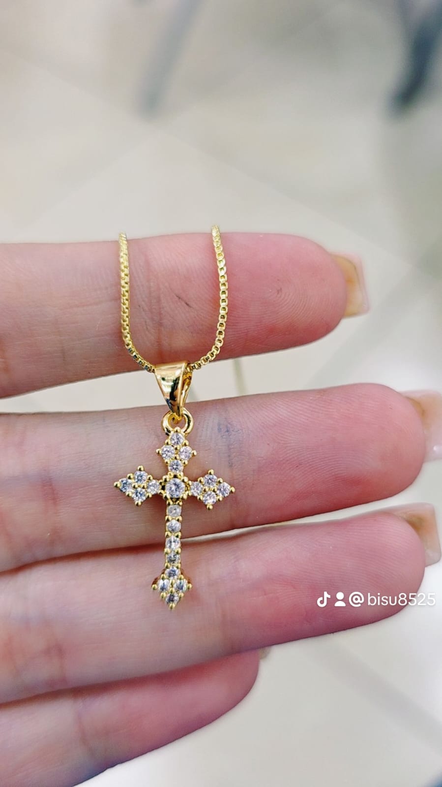 53263604 Cadena con dije cruz en oro laminado 18k (3 Capas)