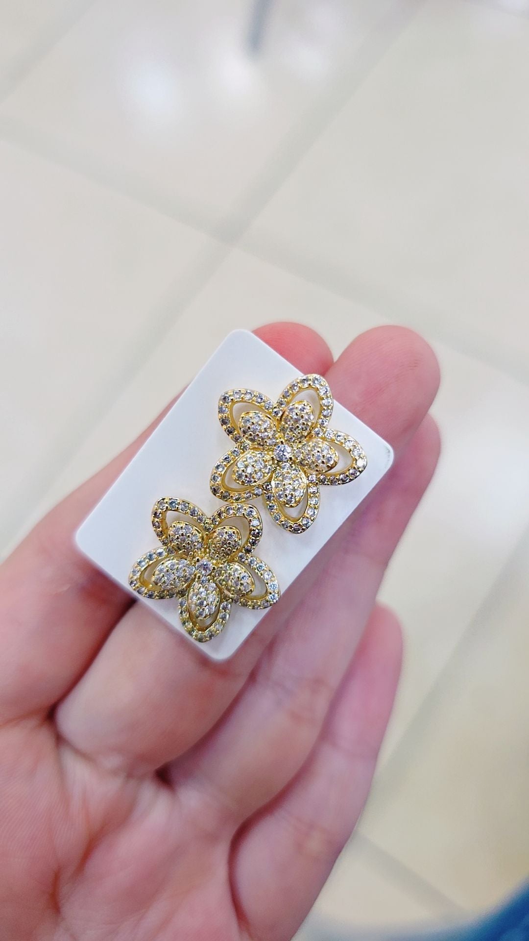 74972660 Aretes flor con zircones