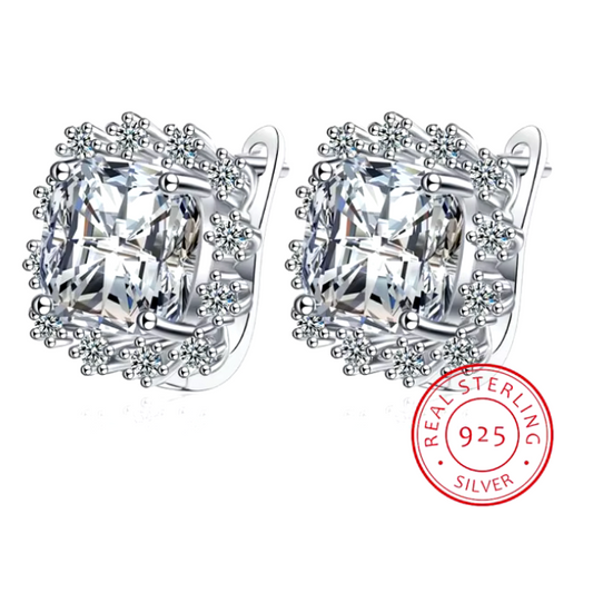 Aretes con piedra cuadrada y ribete de brillantes oro laminado blanco 18k