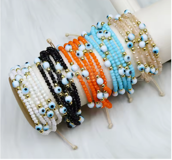 47046132 Pulsera ajustable adornada con micro esferas y ojos turcos en oro Laminado 18k (3capas)