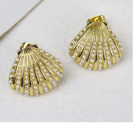 48863988 Aretes de concha con perlas en oro laminado 18k (3 Capas)