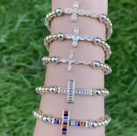 64885492 Pulsera ajustable de cruz con esferas en oro laminado 18k (3 Capas)