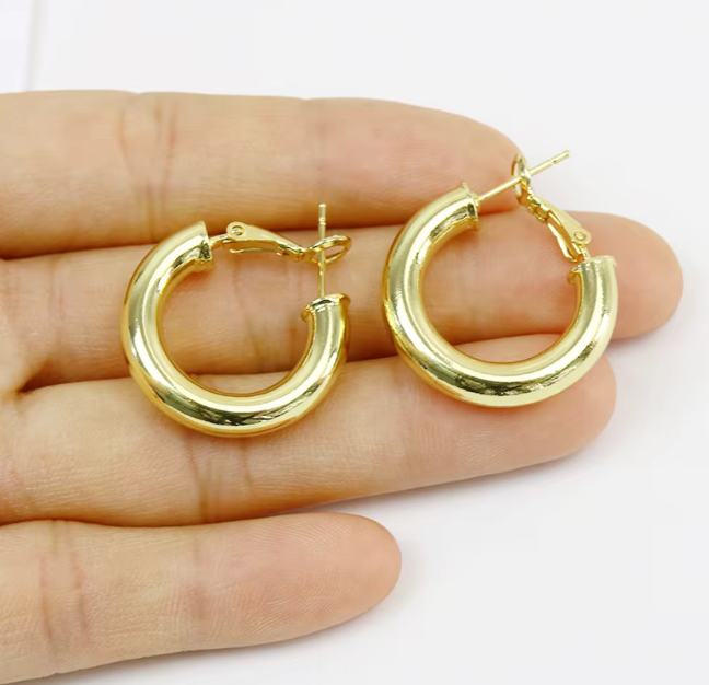 85065972 Aretes argolla en oro laminado 18k (3 Capas)