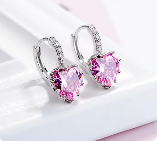 87630068 Aretes con dije de corazón y circonitas CZ en plata S925
