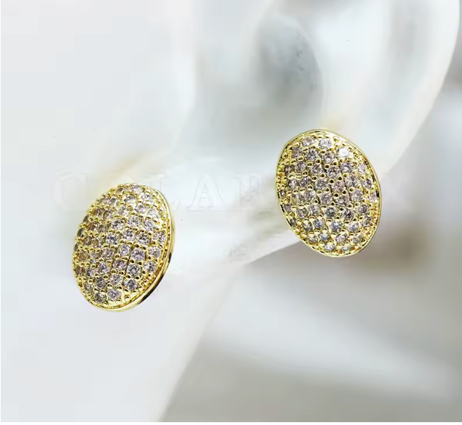 88001268  Aretes ovalados con pavé de brillantes en oro laminado 18k (3 Capas)