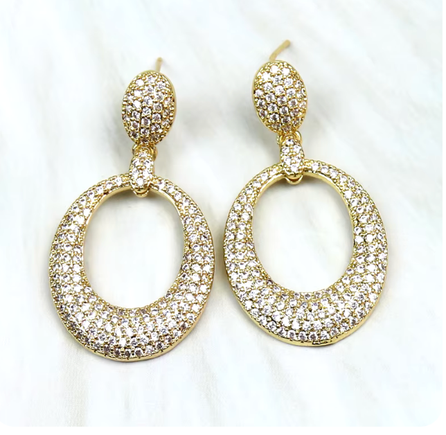 89569780 Aretes geometricos con pavé de brillantes en oro laminado 18k (3capas)