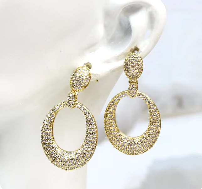 89569780 Aretes geometricos con pavé de brillantes en oro laminado 18k (3capas)