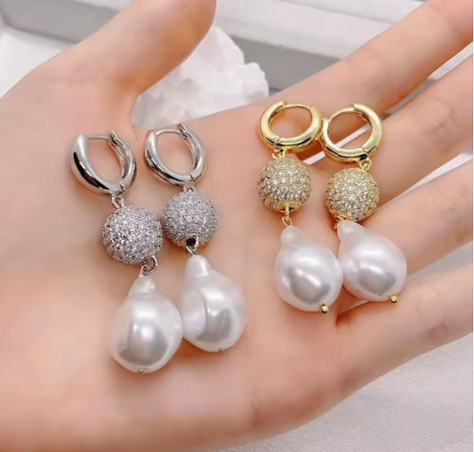93884660 Aretes de esferas y perlas en oro laminado 18k (3 Capas)