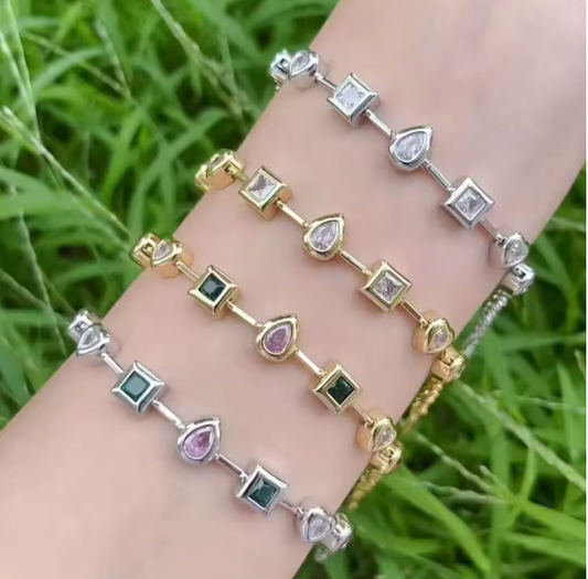 94971892 Pulsera adornada con piedras CZ en Oro Laminado de 18k (3 Capas)