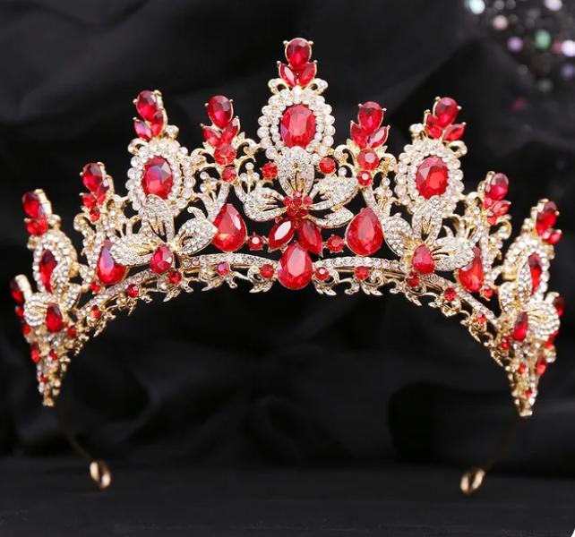 Tiara con piedras lagrimas y marquesas con ribete de brillantes de imitacion