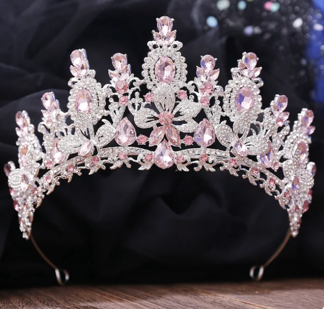 Tiara con piedras lagrimas y marquesas con ribete de brillantes de imitacion