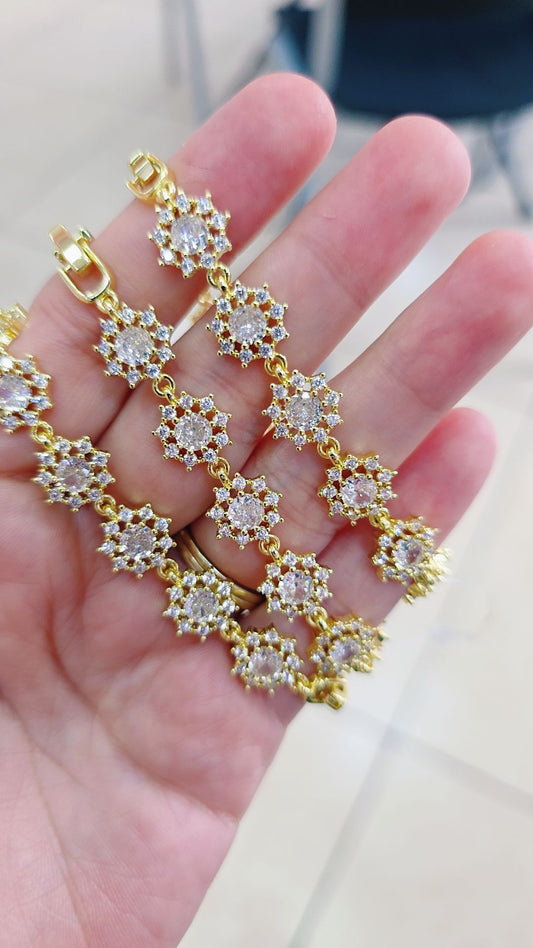 85567988 Pulsera flor de zircones