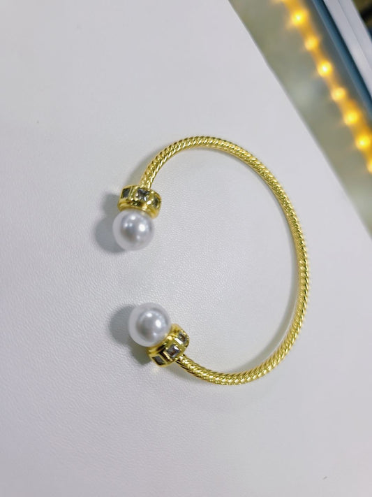 01768180 Pulsera ajustable de perlas en oro laminado 18k (3 Capas)