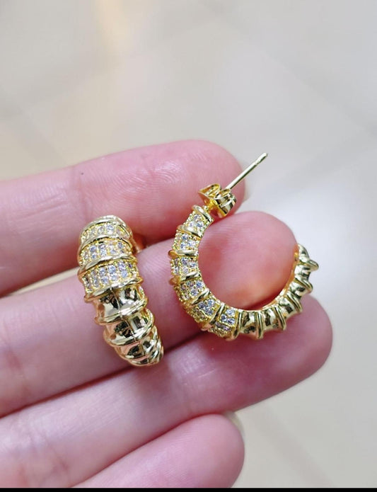 46429428 Aretes semi circulo en oro laminado 18k (3 Capas)