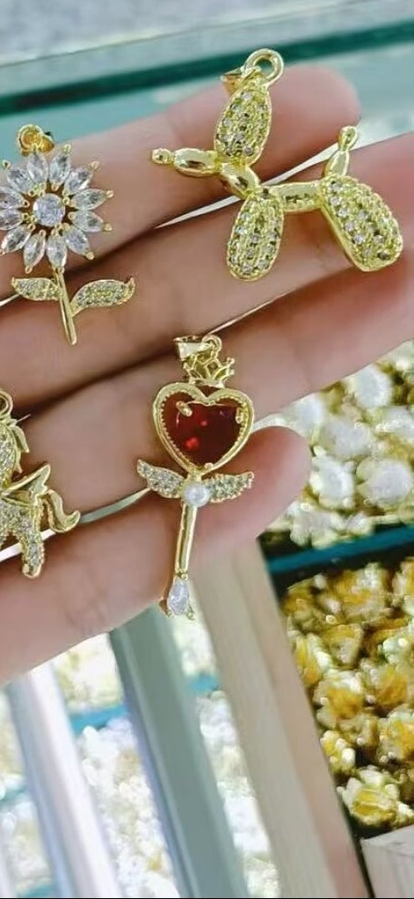 94185716 Dijes varios + cadena